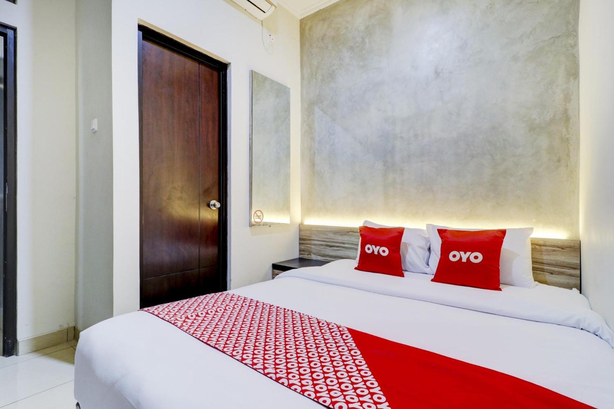 Oyo 90215 Ada Residence Telukjambe Exterior foto
